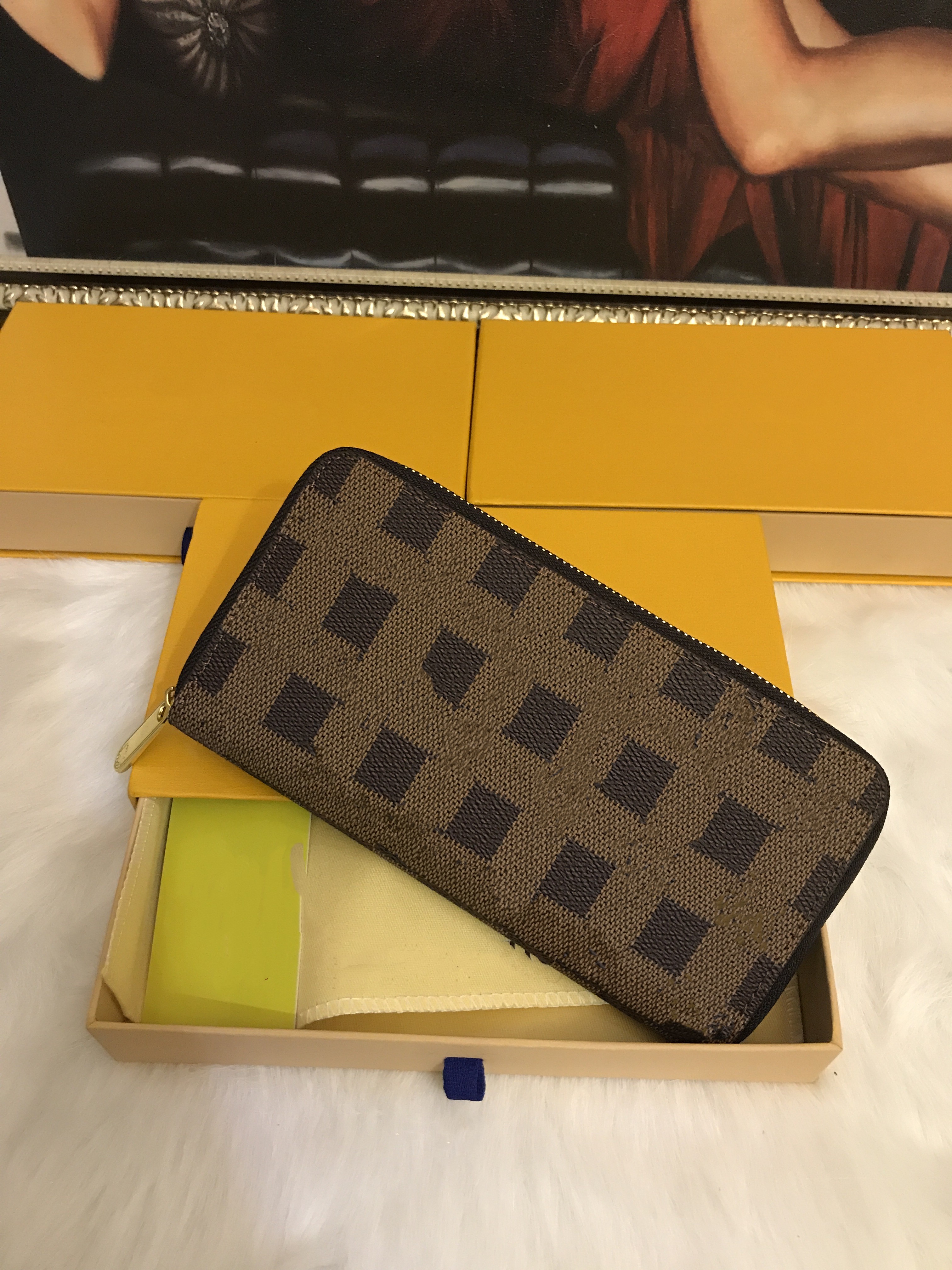 

Fashion women men Top Qualitys wallet Genuine Leather wallet single zipper wallets lady ladies long classical purse with box card 60017 #1688, Black grid