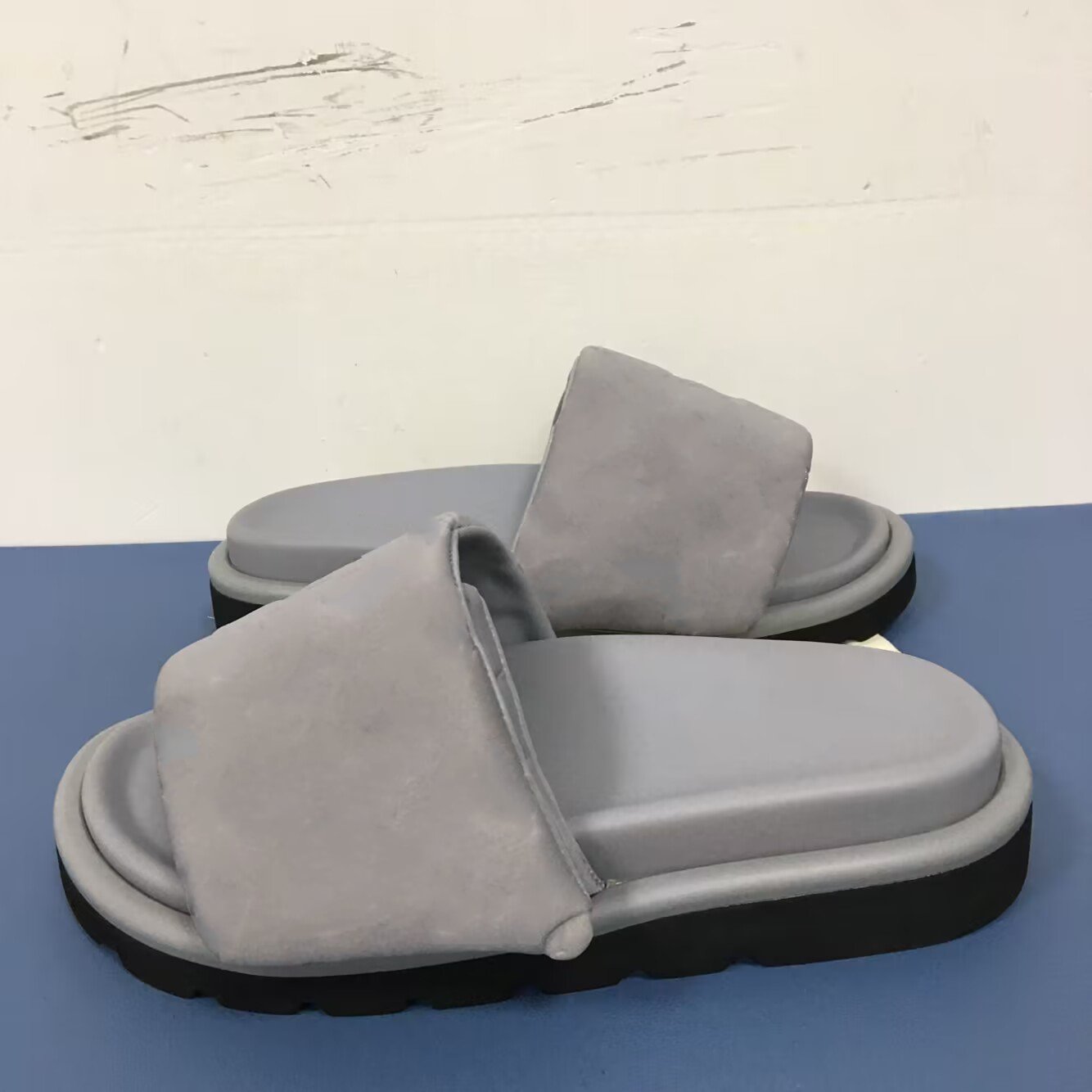 

2023 Designers Smooth Calfkin Sandals for Women Slip on Slippers Girls Comfort Velcro Padded Front Strap Sandals Flip Flops, 11