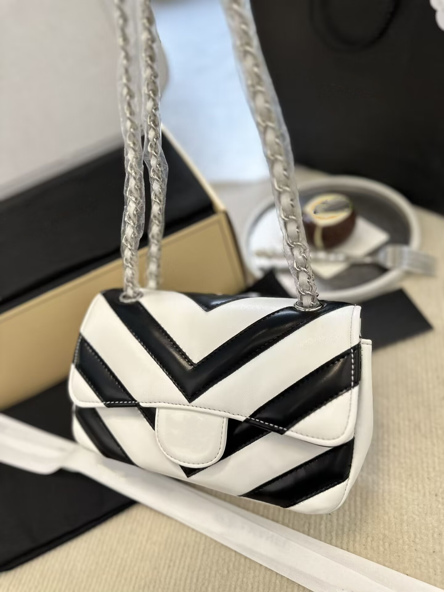 

Women Classic Flap Bags Luxury Desinger Vintage High Quality Messenger Pochette 27C Crossbody Shoulder Black and white panda color matching geometry Totes, Customize