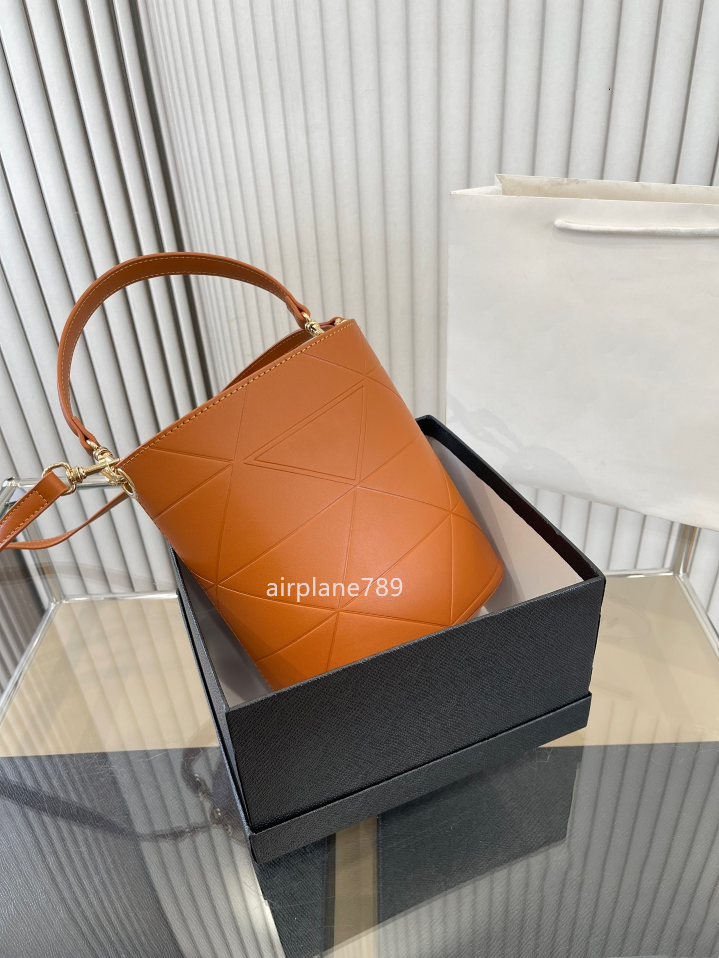 

Bucket bag Soft leather women's handbag One Shoulder bag Large capacity crossbody bag Oval bottoming brand bag triangle pattern fashion bag, Pink