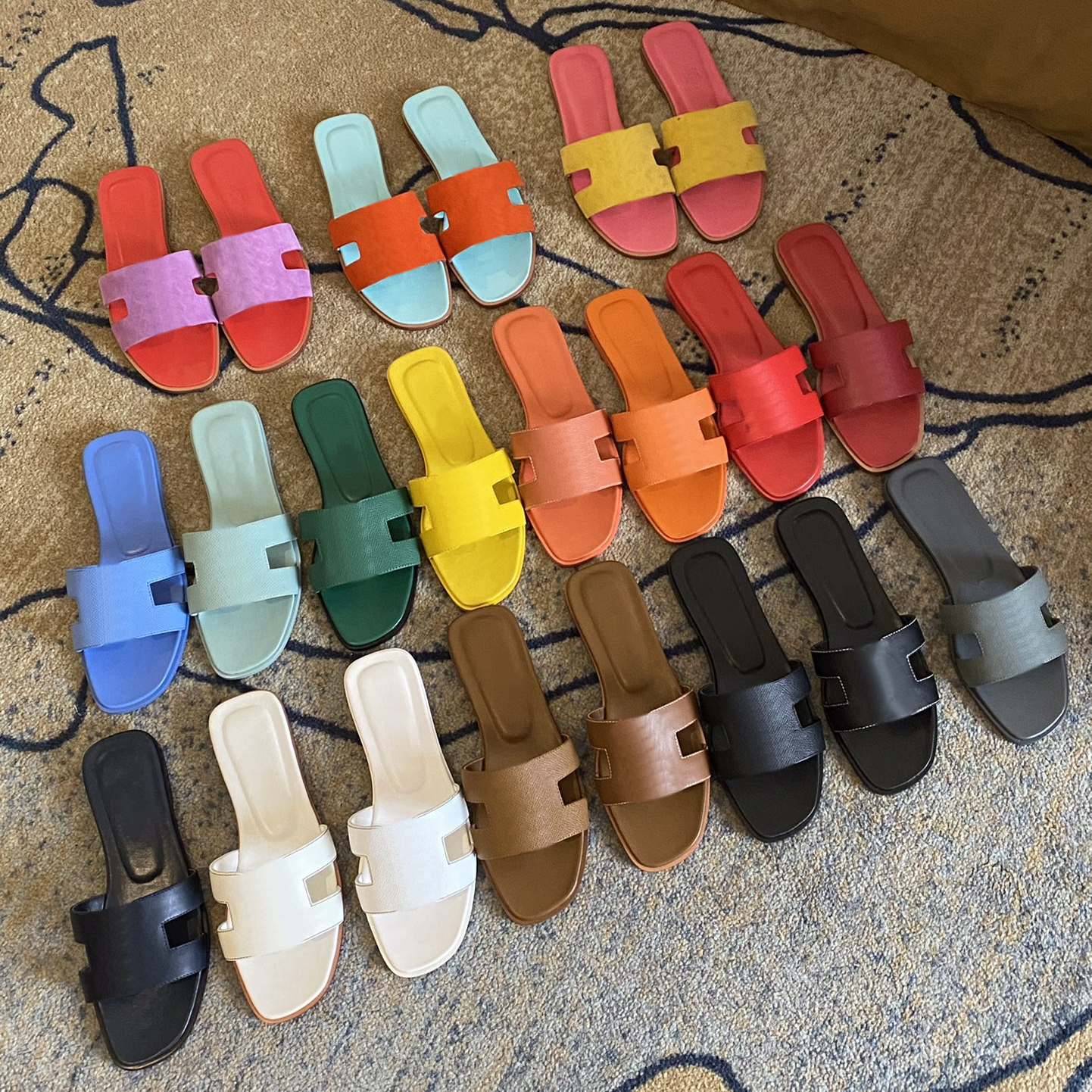 

Designer Ladies Beach flat Flip Flops Top Quality Chypre sexy Women Leather classic oran luxury sandalias Men Summer fashion Slippers with Box FA6J