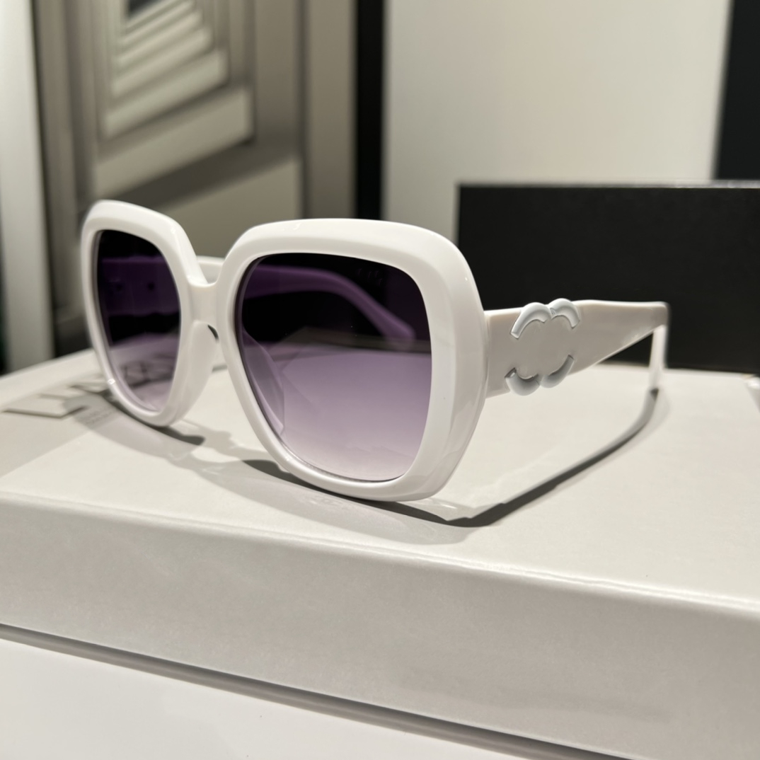 

2023 Summer Designer Sunglasses for Women Luxury Woman Sun glasses Adumbral Goggle UV400 4 Color Highly Quality with Box