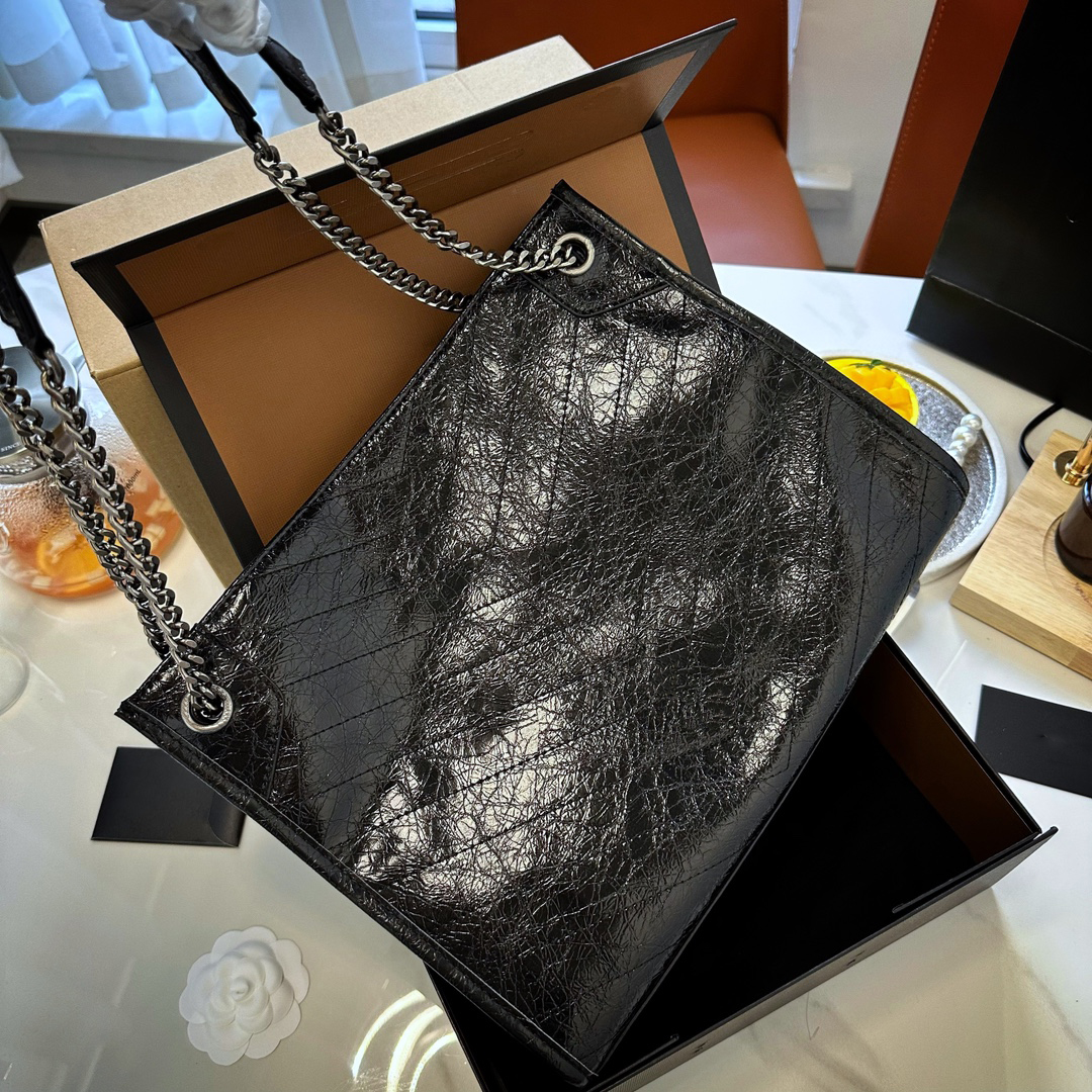 

Fashion bag Womens Handbag Pleated V-stripe design Chain Shoulder Bag, Black