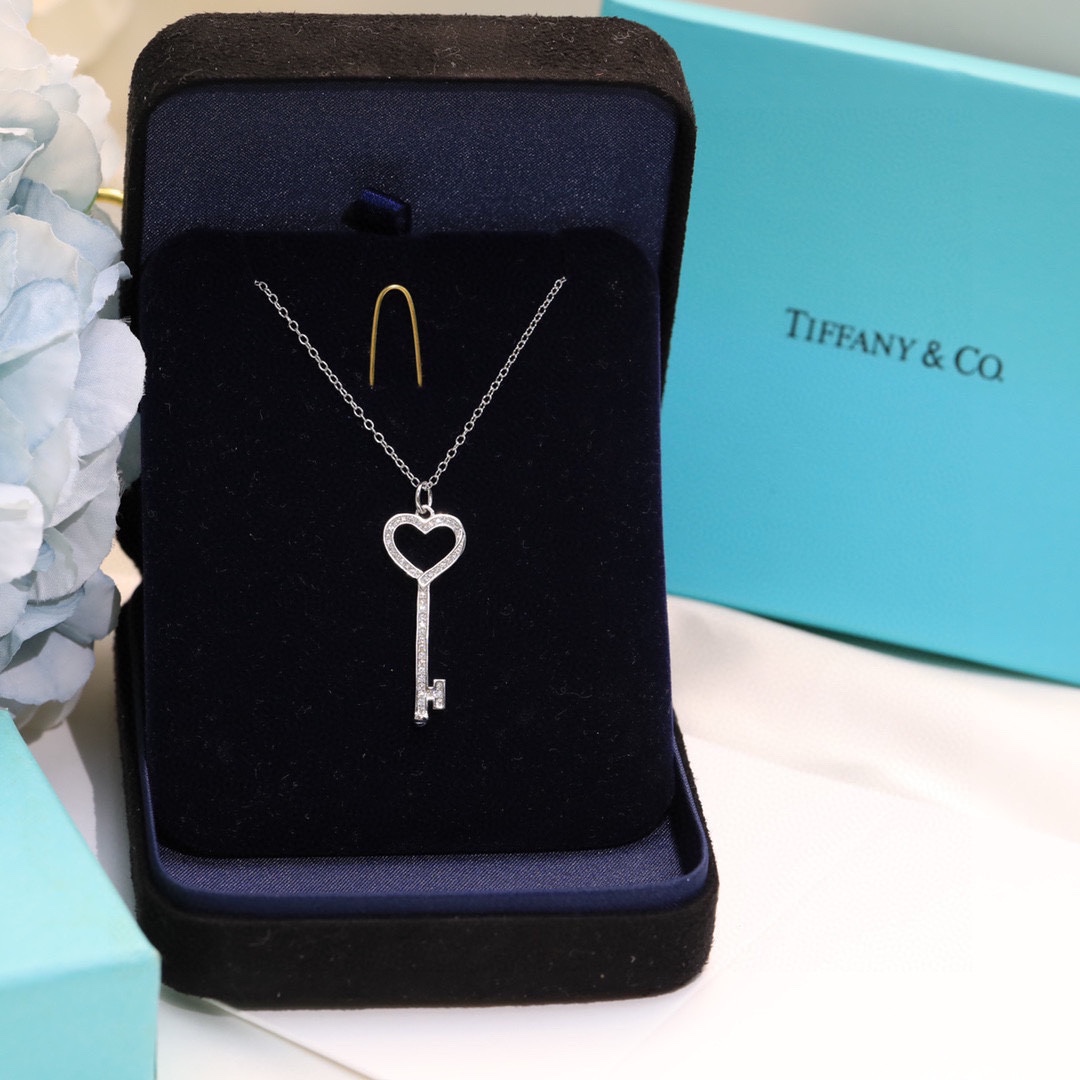 

necklace Women's Classic titanium steel gold silver letters circle Gift girlfriend wedding inlaid with diamonds Luxury designer jewelry does not fade 8818