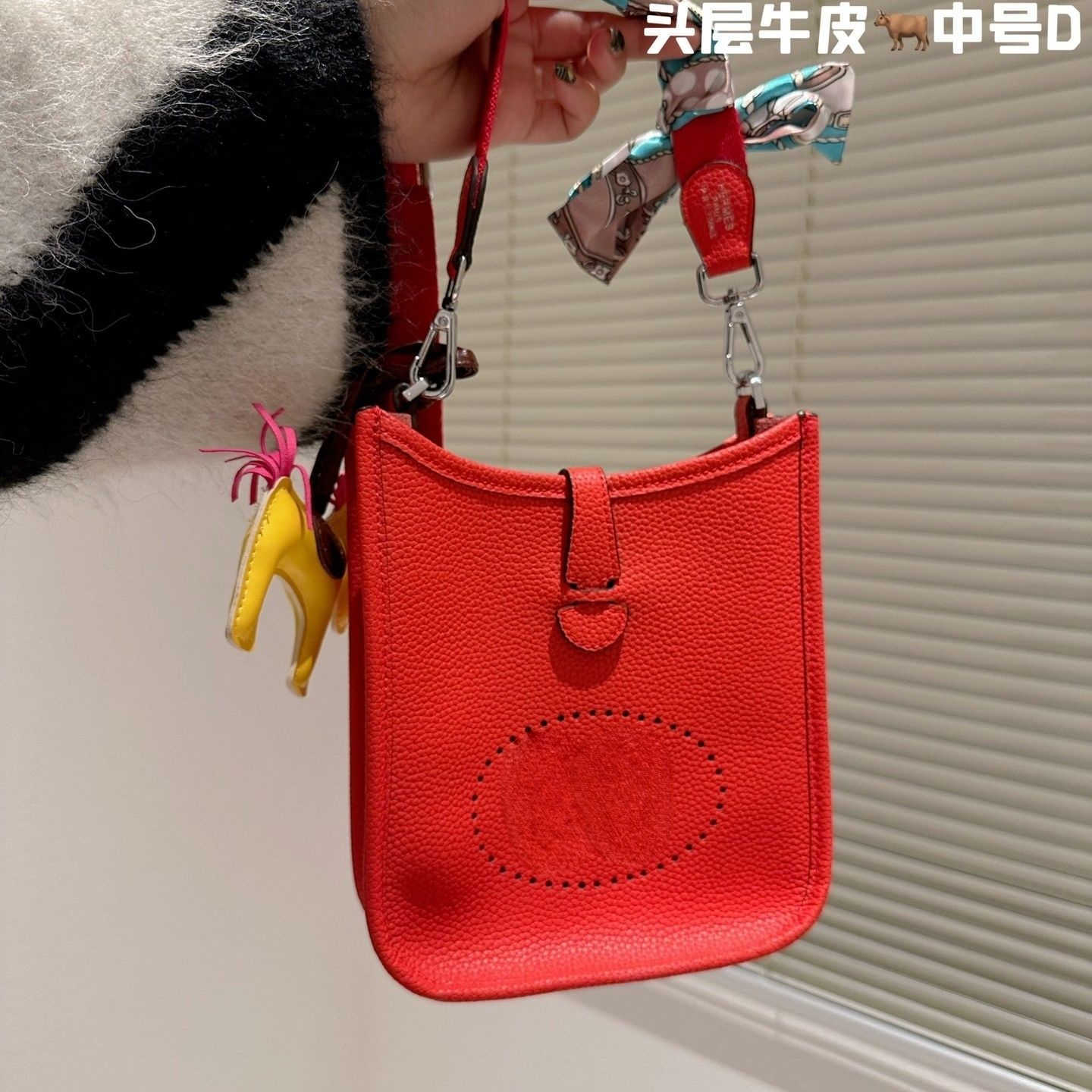 

Designer Bag Cow Evelynbag Top Totes Women's High End Layer Bags Bucket 2023 with Lychee Pattern h Hollow Out Single Shoulder Cross U2ux With Logo NPME
