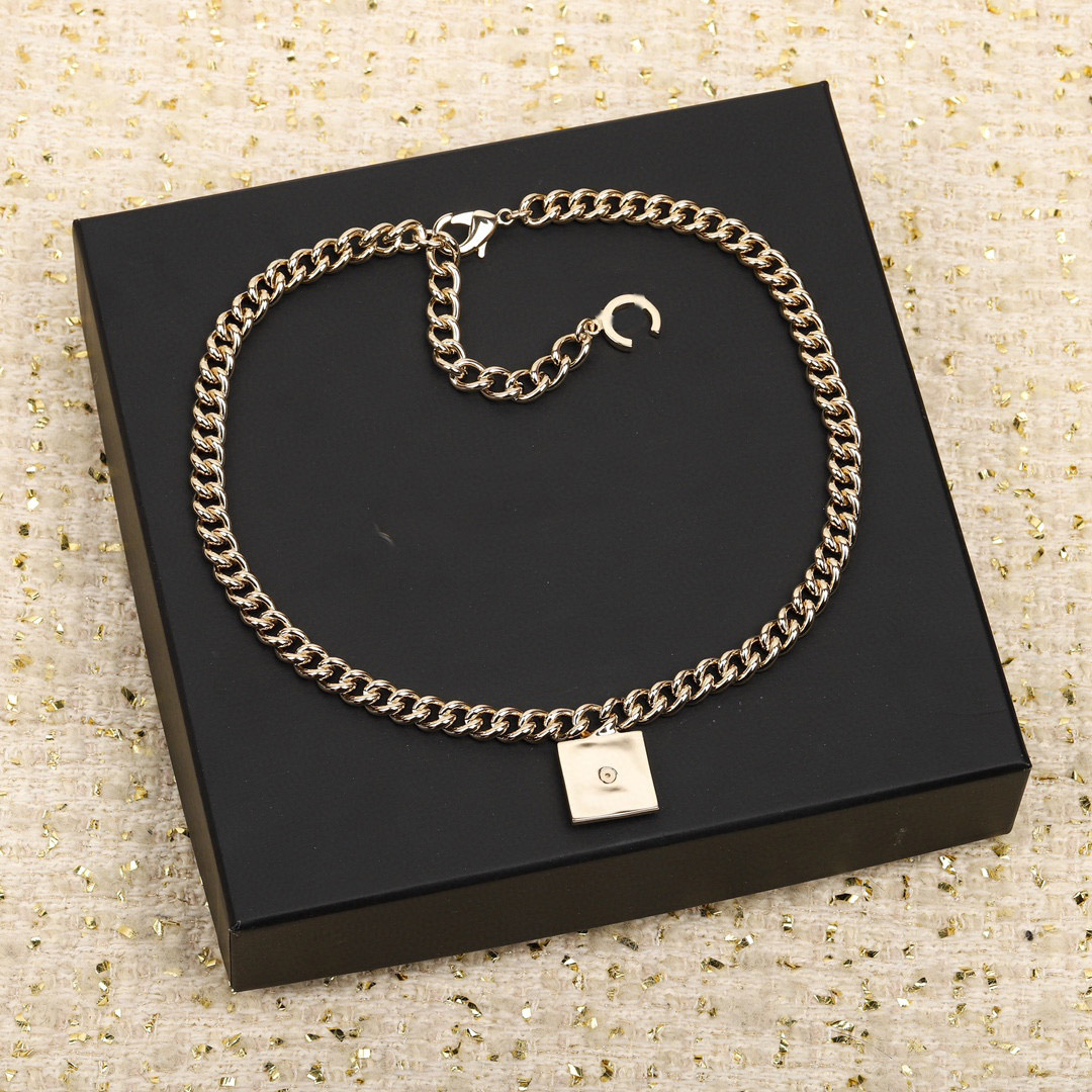 

2023 Luxury quality Charm pendant necklace with diamond and chain design have box in 18k gold plated stamp PS7636A
