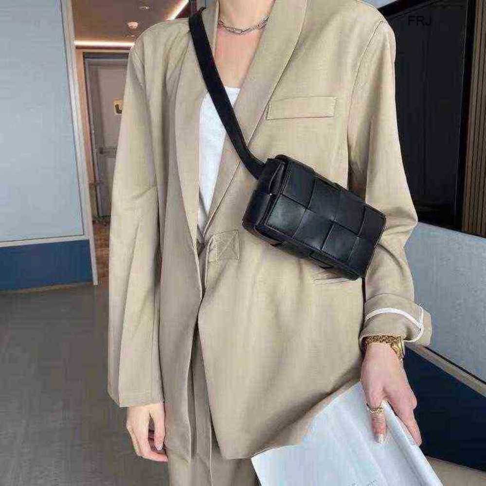

Designer Bottegas Bags Venetas Cassettes 2023 New Leather Woven Waist Large Lattice Messenger Single Double Shoulder Belt Cowhide Womens Have Logo frj, Barbie powder