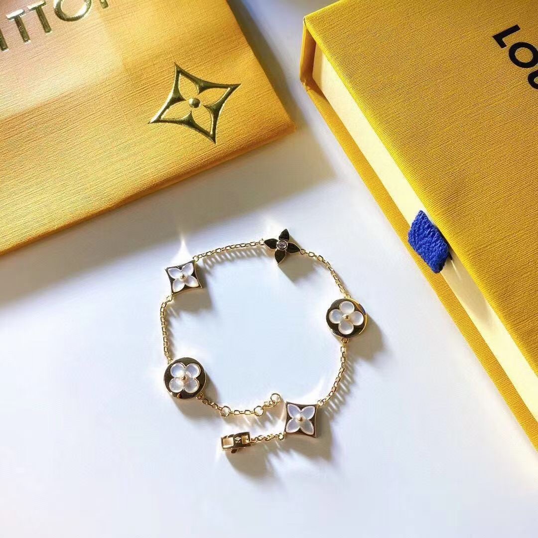 

Fashion Style Bracelets Women Bangle Wristband Cuff Chain Designer Letter Jewelry Crystal 18K Gold Plated Stainless steel Wedding Lovers Gift Bracelet L043