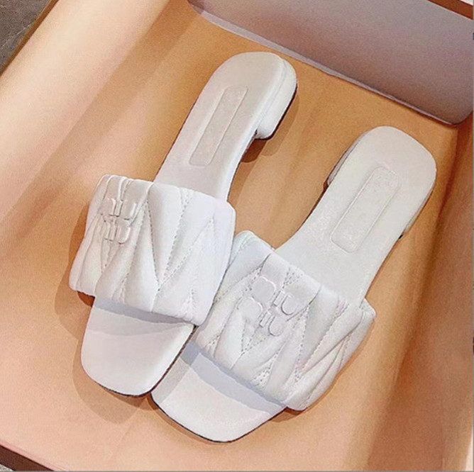 

Designers Women Slippers Sandals miu Fashion Wrinkle Flat Slides Flip Flops Summer Genuine Leather Outdoor Loafers Beach Shoes, White