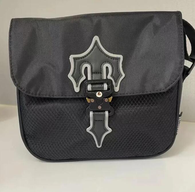 

2023 IRONGATE T Crossbody Bag UK London Fashion Handbag Waterproof Bags Trapstar Luxury Designer Bag Fashion sports messenger bag college bag Free shipping, Black