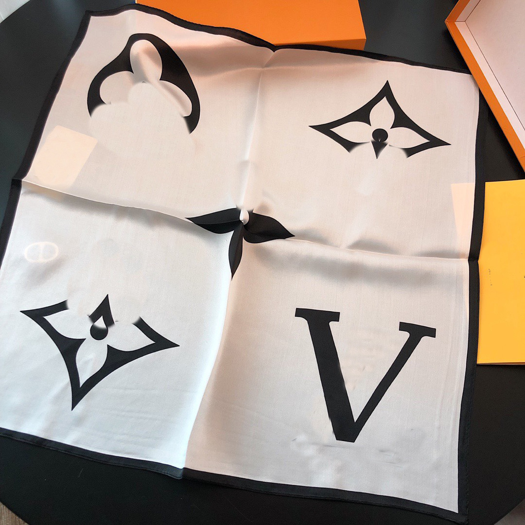 

4 Color Small Silk Scarf kerchief Headband Silk Fashion Models Art Design Sense Scarf Full Letters Classic Logo Luxury Brand Designer Practical Senior 53x53cm