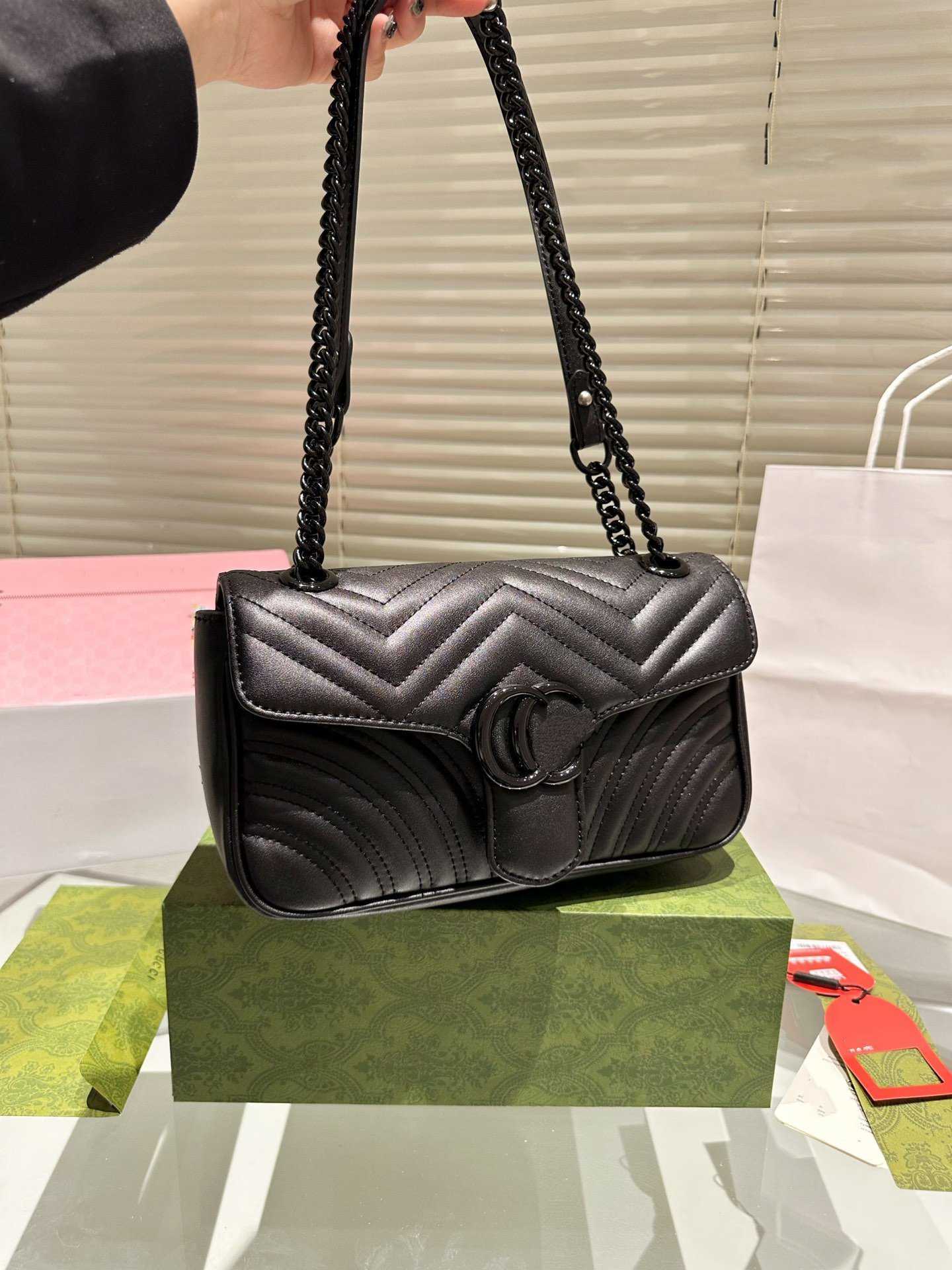 

The classic collection Designer bag features V-shaped quilted leather paired with a ceramic effect finish Chain length can be adjusted by metal hook, Welcome to purchase