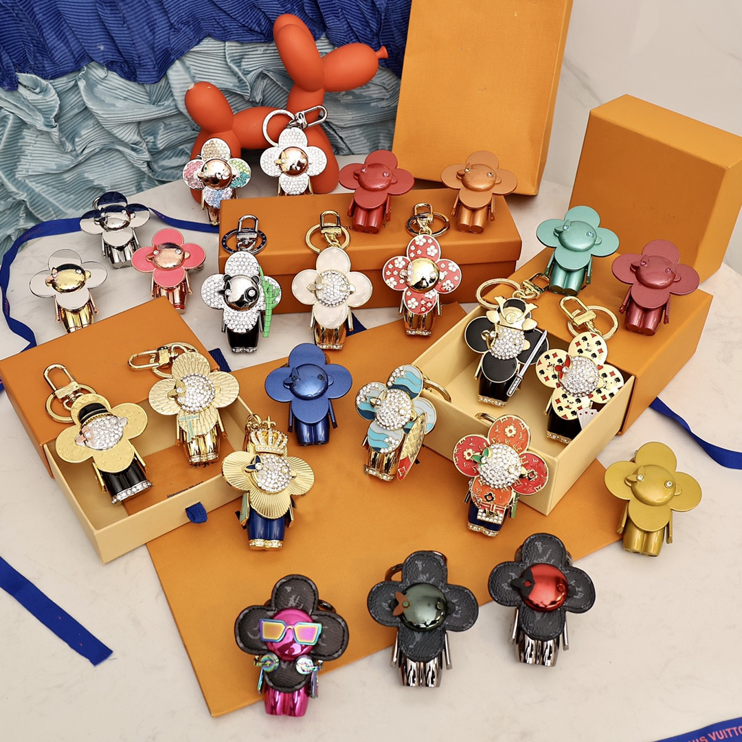 

With box Luxury key chain designer sun flower key chain letter diamond designer key chain women's jewelry key ring bag pendant couple pendant car key good gift