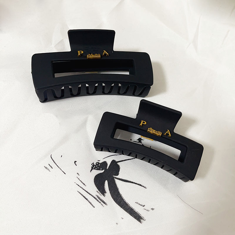 

Summer Sharks Headbands Women Romantic Gift Black Haiclip Brand Hairband Springtime Fashion Versatile Hairband Couple Family Gift Wide Edge New Hair Clip