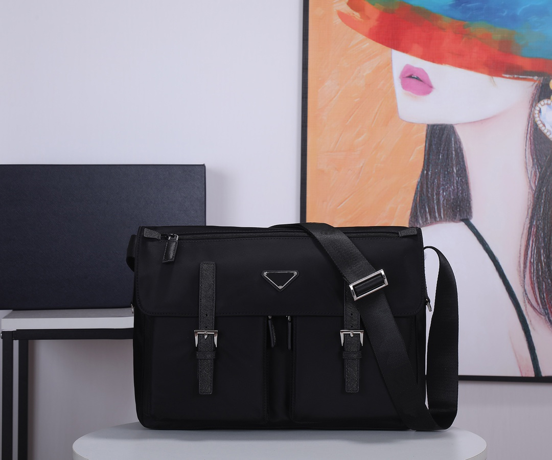 

P672 Messenger bags Nylon durable canvas fabrics soft and comfortable necessities for men or women, Black