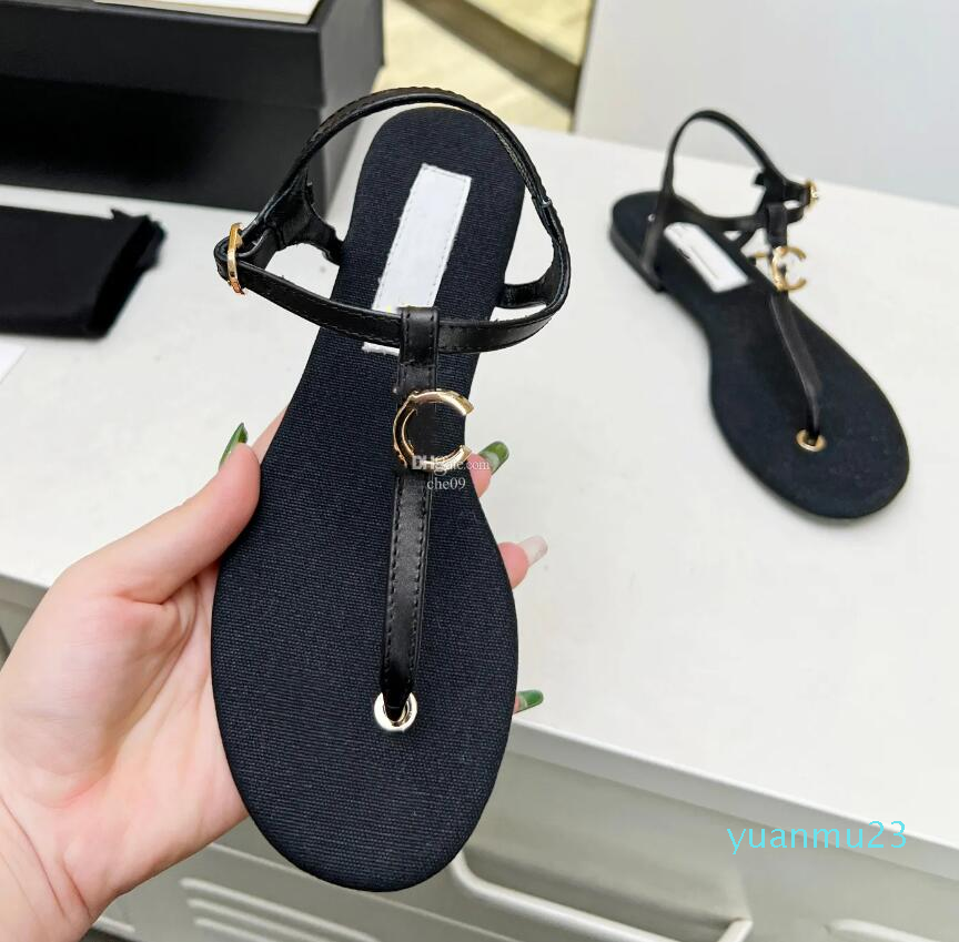 

Designer CC Beach Shoes Luxury Sandals Women Fashion Slippers Classic Flat Shoes High Quality Outdoor Slides for Summer Holiday Party 02