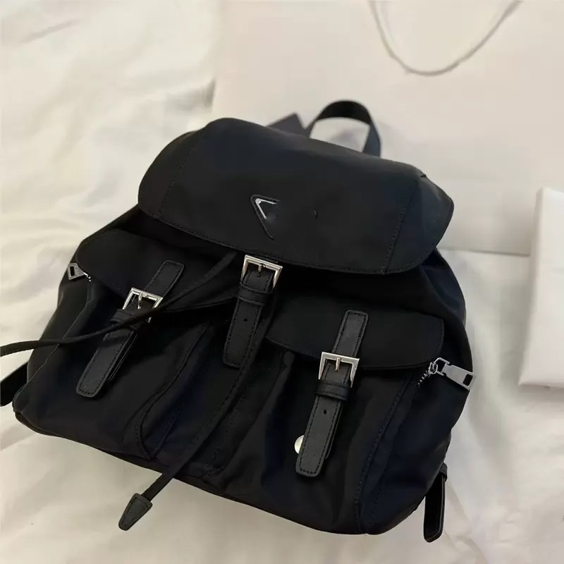 

Unisex bag Designer Classic Handbag Men's Nylon Backpack Black Backpack Triangles Women's Shoulders Bag Highs Quality Travels Bag