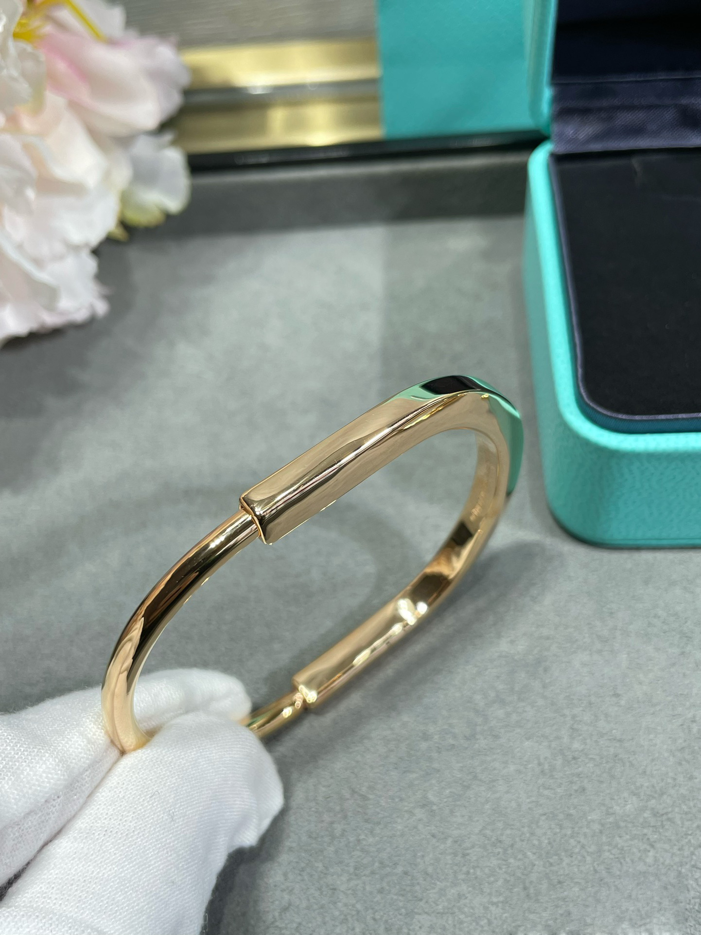 

Lock Bracelet for Womens Designer Gold Bangle Couple Bracelet Smooth Face Minimal Jewelry