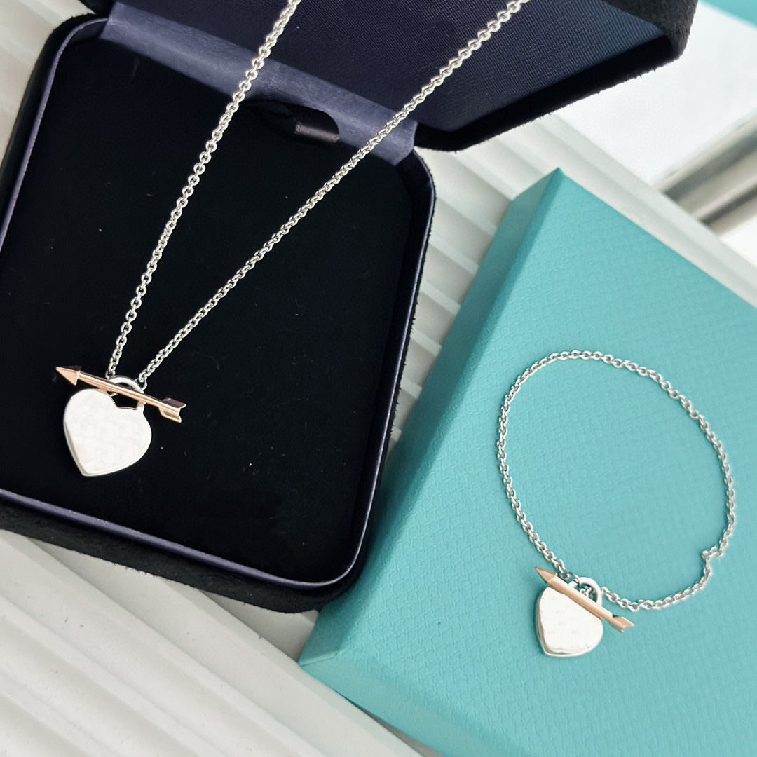 

2023 Fashion love truck heart designer necklace luxury jewelry christmas day gift plated dainty silver chain pendant necklaces designers women