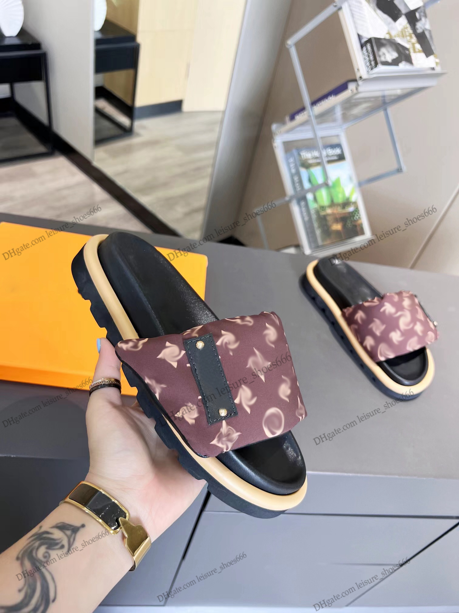 

Slipper Slides Designers Pool Pillow Mules Women Sandals Sunset Flat Comfort Mules Padded Front Strap Slippers Fashionable Easy-to-wear Style Sandals 36-45, 16
