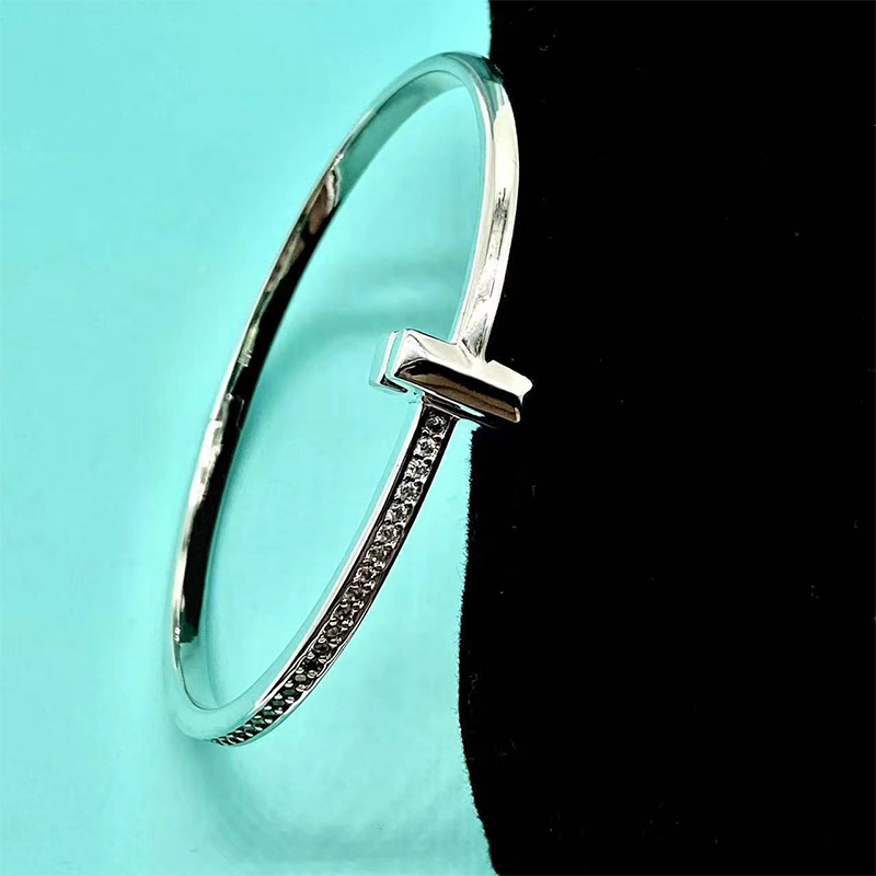 

Factory designer bangle 2023 Brand Luxury Crystal T Bangle Bracelet Couple Fashion Single Row Half Diamond Titanium Steel High Quality Designer NDJP
