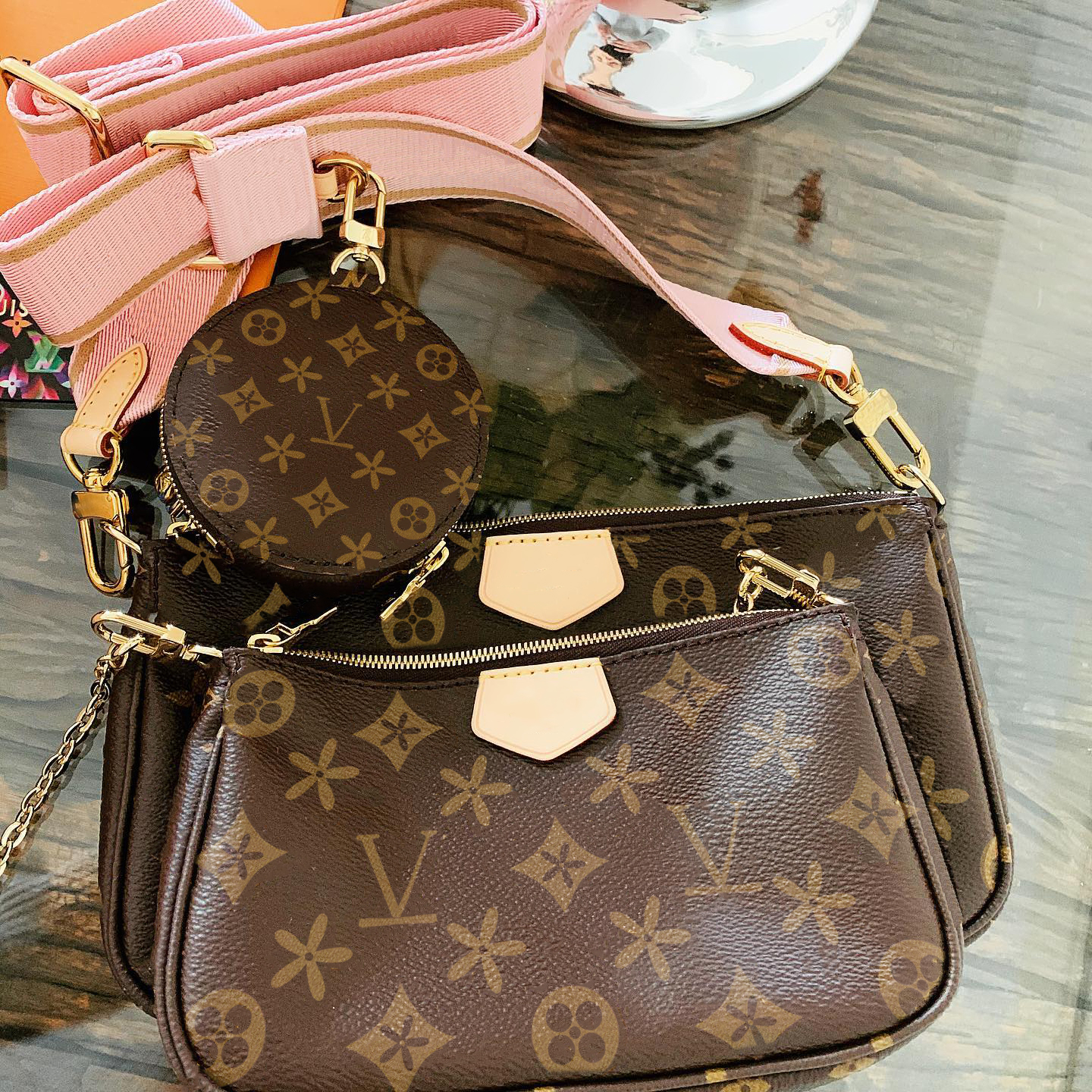 

fashion M44813 multi pochette Genuine leather classic Embossed chain tote bag Womens mens luxury Designer crossbody clutch handbags Shoulder bags lady mini wallet, Pink