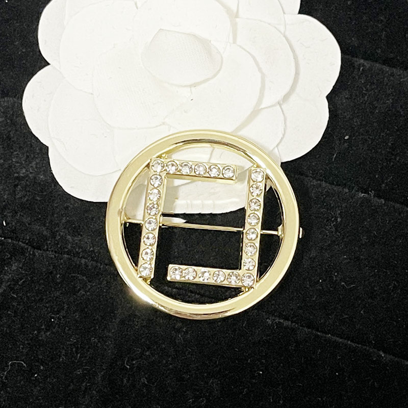 

Fashion Jewelry Brooches Wedding Party Vintage Diamond Brooch 18k Gold Lapel Pins Women And Men Badge Brooch Romantic Brand Europe Accessory Pins
