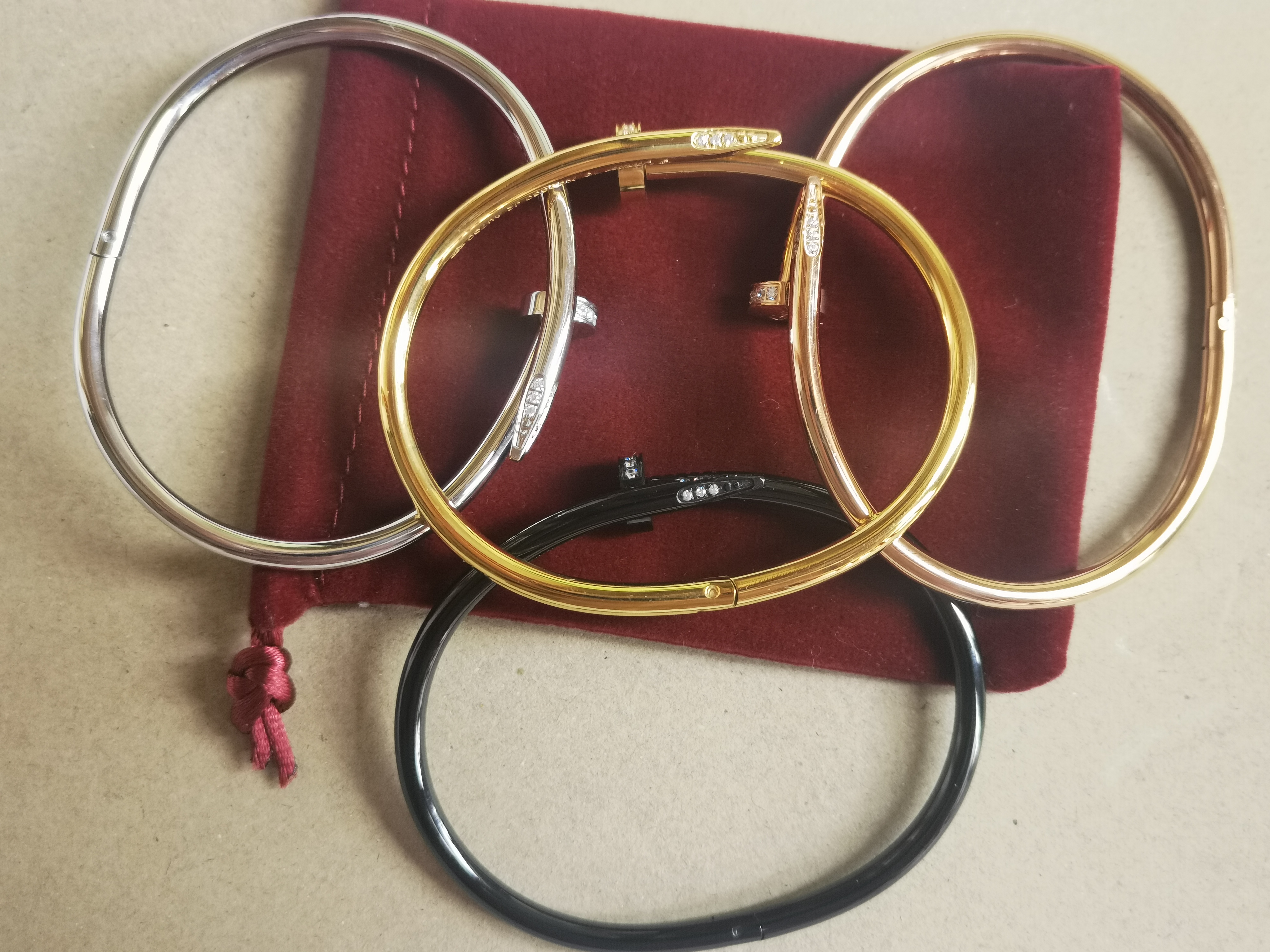 

Love Screw Bracelet Designer Bracelets Luxury Jewelry Women Bangle Fashion Accessories Titanium Steel Alloy Gold-Plated Never Fade Not Allergic With red bag 17/19