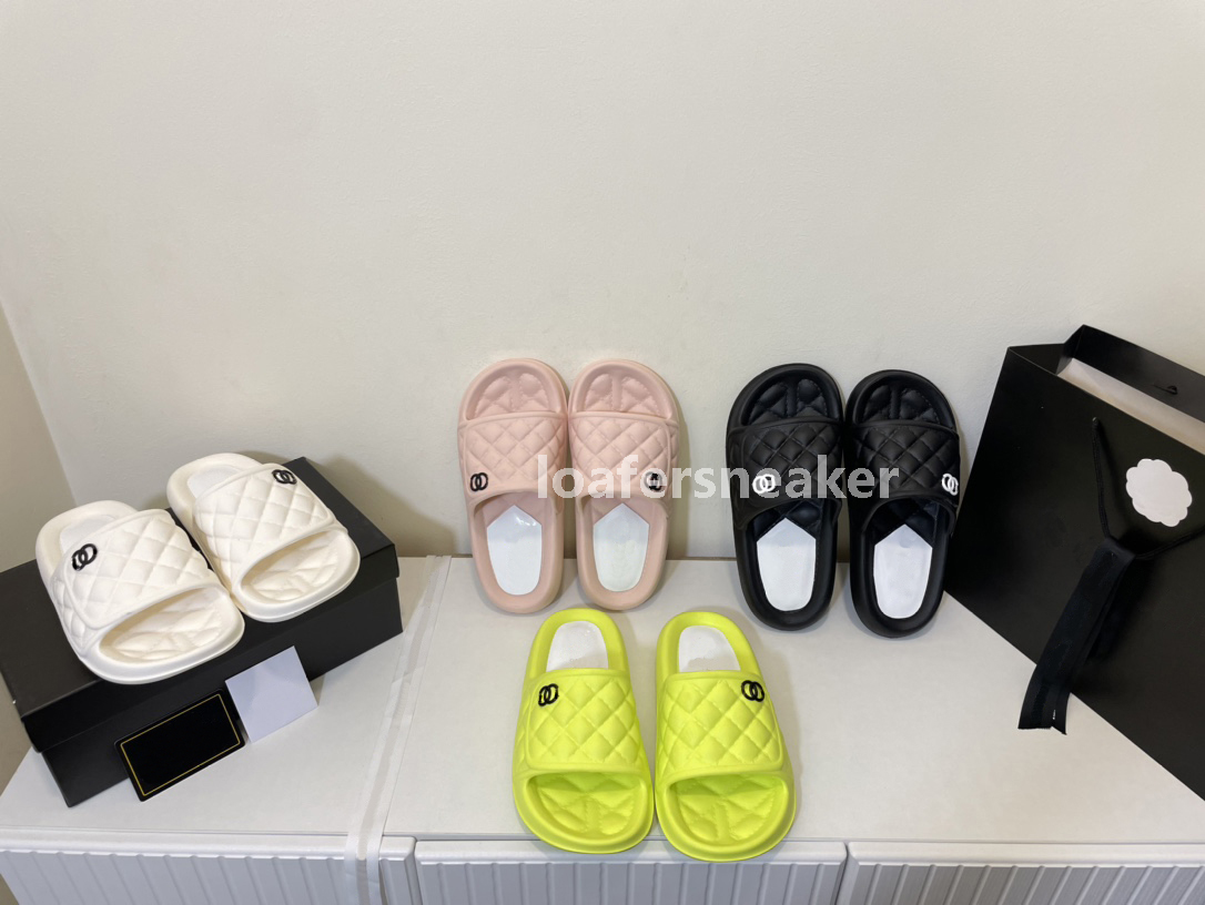 

Designer Women Sandals High Quality Womens Slides Crystal Calf leather Casual shoes quilted Platform Summer Beach Slipper