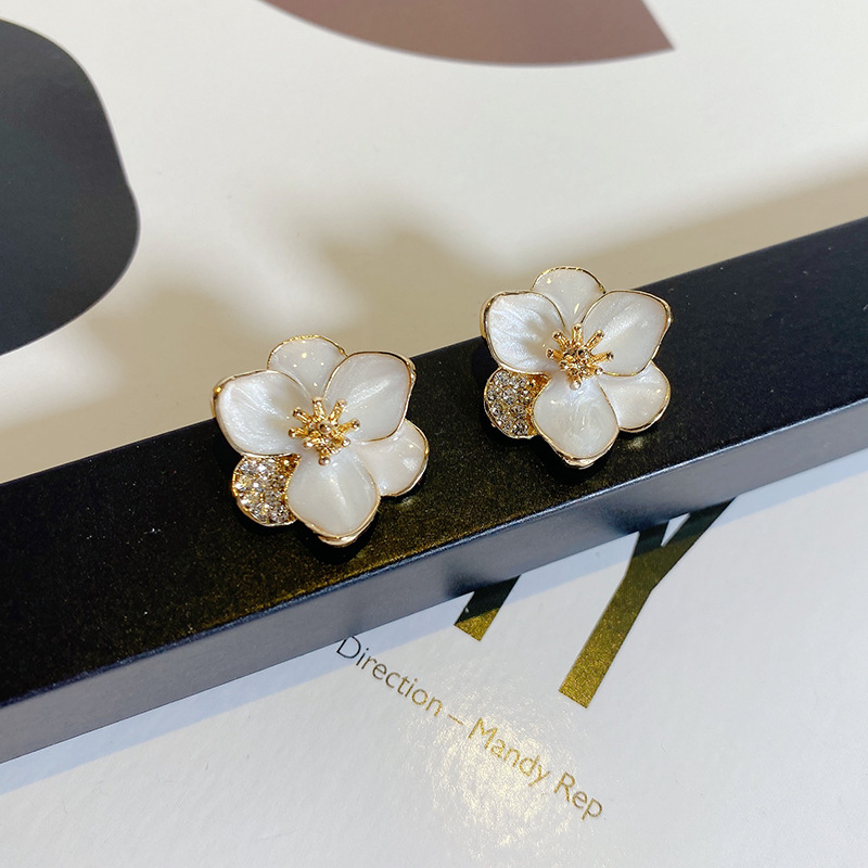 Luxury Classic New Popular Earrings Classic Style White Camellia Stud Earrings Beautiful Earrings Women Wedding Jewelry Earrings High Quality Gif-image-852555836
