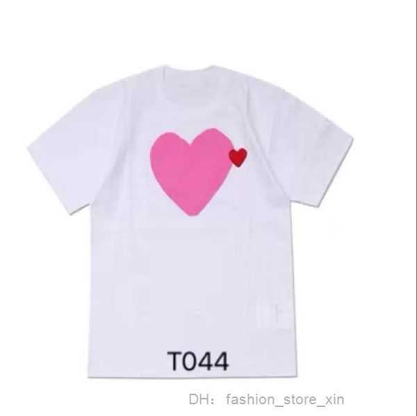 

cdgs men's T-Shirts 23ss Summer Mens T-shirts Play Shirt Commes Short Sleeve Womens Des Badge Garcons Embroidery Heart Red 2 17 1WDM