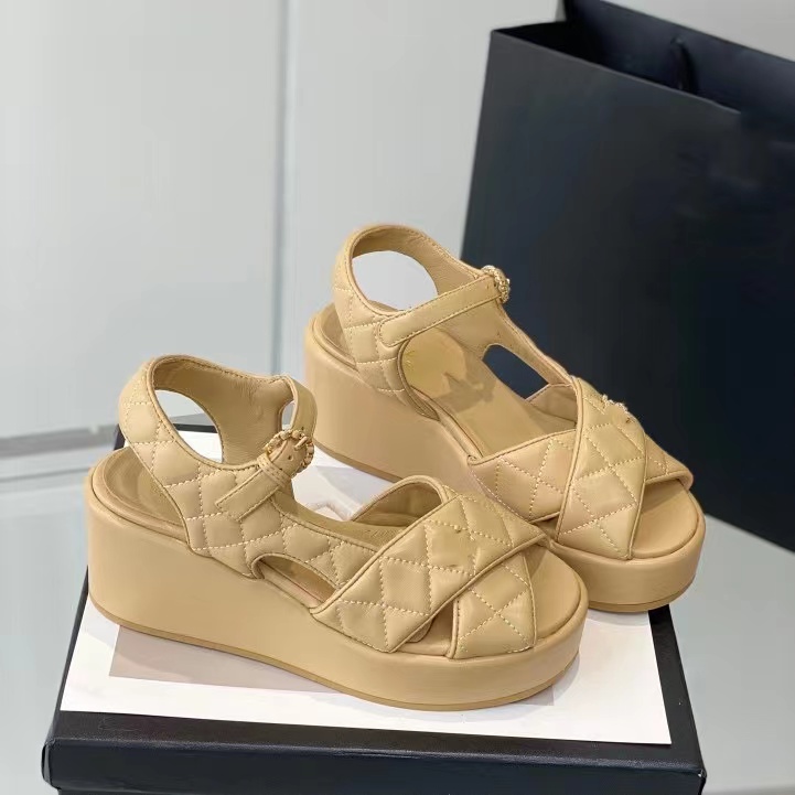 

Latest designer sandals classics Buckle Sandal chain gold High Quality black womens sandal 100% calf leather flip summer fashion Beach Slippe platform shoes with box