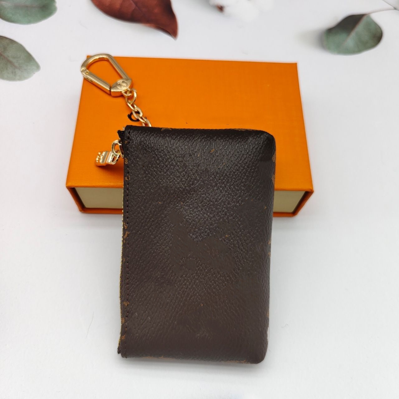 

Credit Card Holder Keychains Rings Leather Brown Flower Coin Purses Pouch Wallet Key Chains Jewelry Fashion Designer Women Bag Pendants Charm Keyrings Accessories