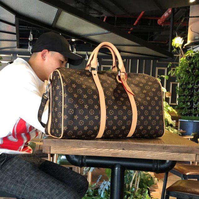 

Designers fashion duffel bags luxury men female travel bags leather handbags large capacity holdall carry on luggage overnight weekender bag 2023new, 55cm