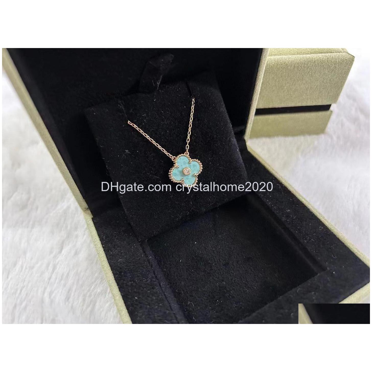 

Pendant Necklaces Luxury Van Esigner 2022 Christmas Limited Edition 18K Gold Cross Chain Blue Clover 15Mm 4 Otflq