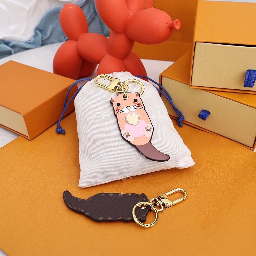 

Famous Brand Women Key Wallet Luxury Brand Unisex Double Sided Design Animal Keychain Pendant Cartoon Beaver Car Keyring Men's Women's Bag Totes Pendant Gift, As picture