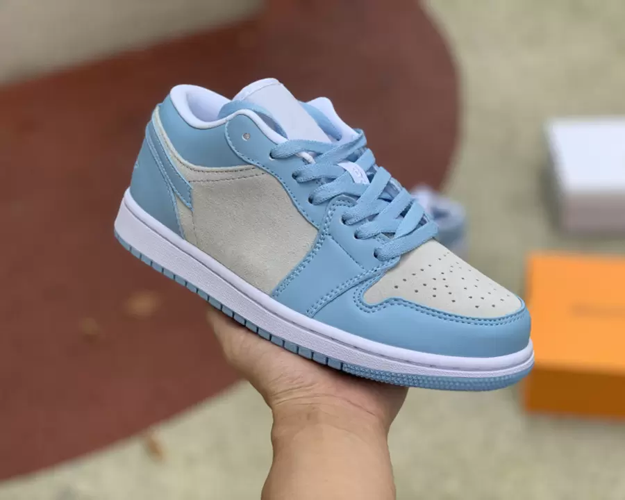 

2023 Jumpman 1 Low Mens Basketball Shoes 1S University Blue Womens running Outdoor Sports Sneakers Ship Grey Blue with Box