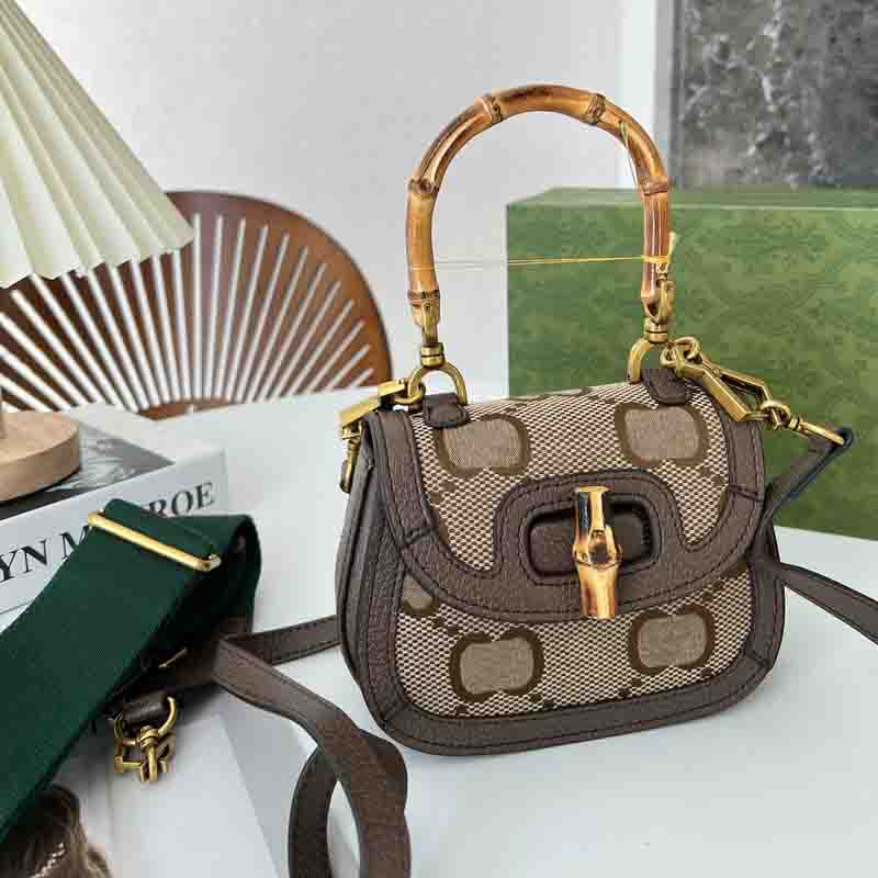 2022 Sac de godet de paille Femmes Sacs d'épalage DrawString Mon Tresor Luxurys Designers Handsbag Mandsbody Wallet Designer Claking Handsbags 22