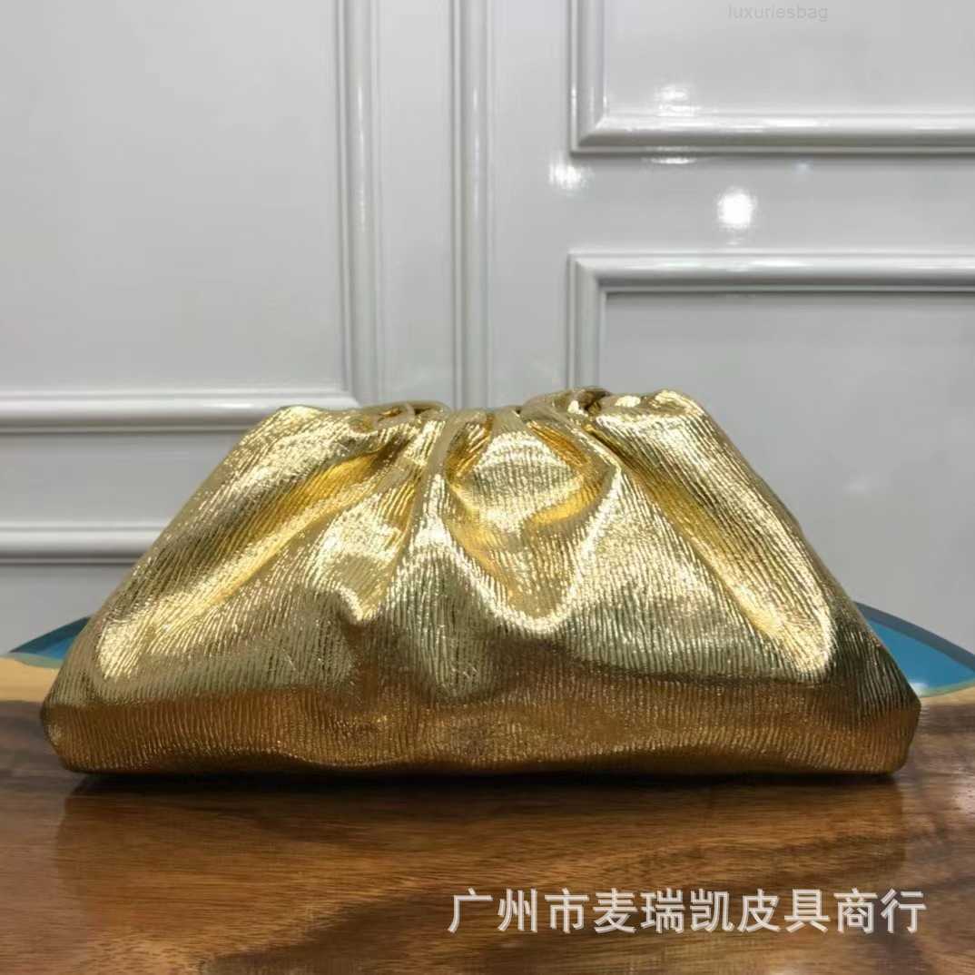 

Botega Venates Jodie Mini Teen Intrecciato Pouch Women's Hand Metal Shiny Cloud Toothpick Pattern Single Shoulder Child Mother Bag Dinner Clip4E0X, Gold10