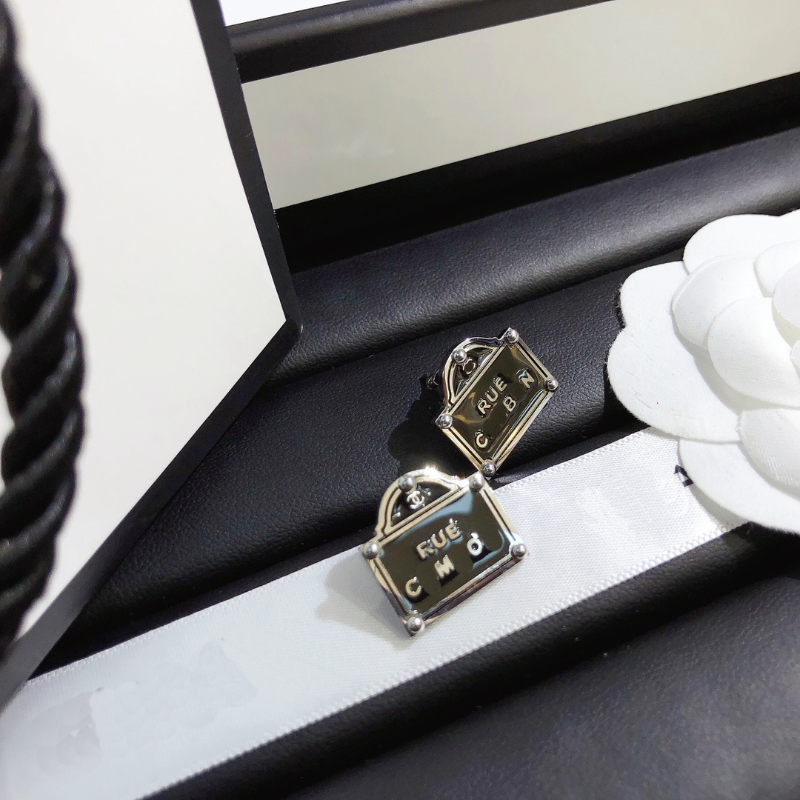 

Women Luxury Black Gold Earrings Stud Designer Brand Earrings Romantic Fashion Pearl Earrings Lovers Love Vintage Accessories Spring Jewelry Family Gifts