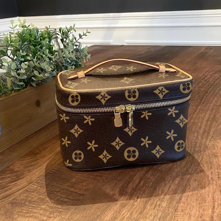 

Cosmetic bag M44935 M42265 3 size nice bb luxury tote handbag Women designer wash pouch louiseity man wallet viutonity makeup Leather clutch cosmetic Shoulder bags, M0n0gram vanity-31.5 cm