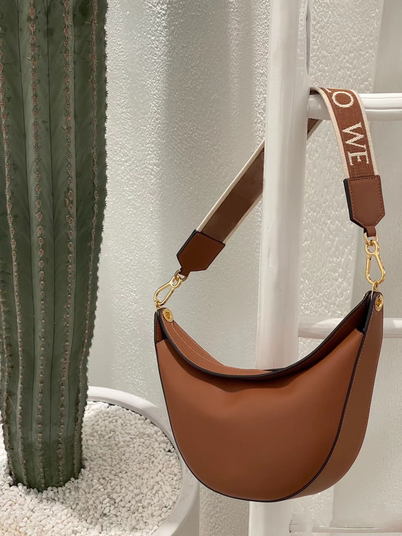 

Classical geometric package bag Shoulder bag Complete packaging luna bag, Olive green