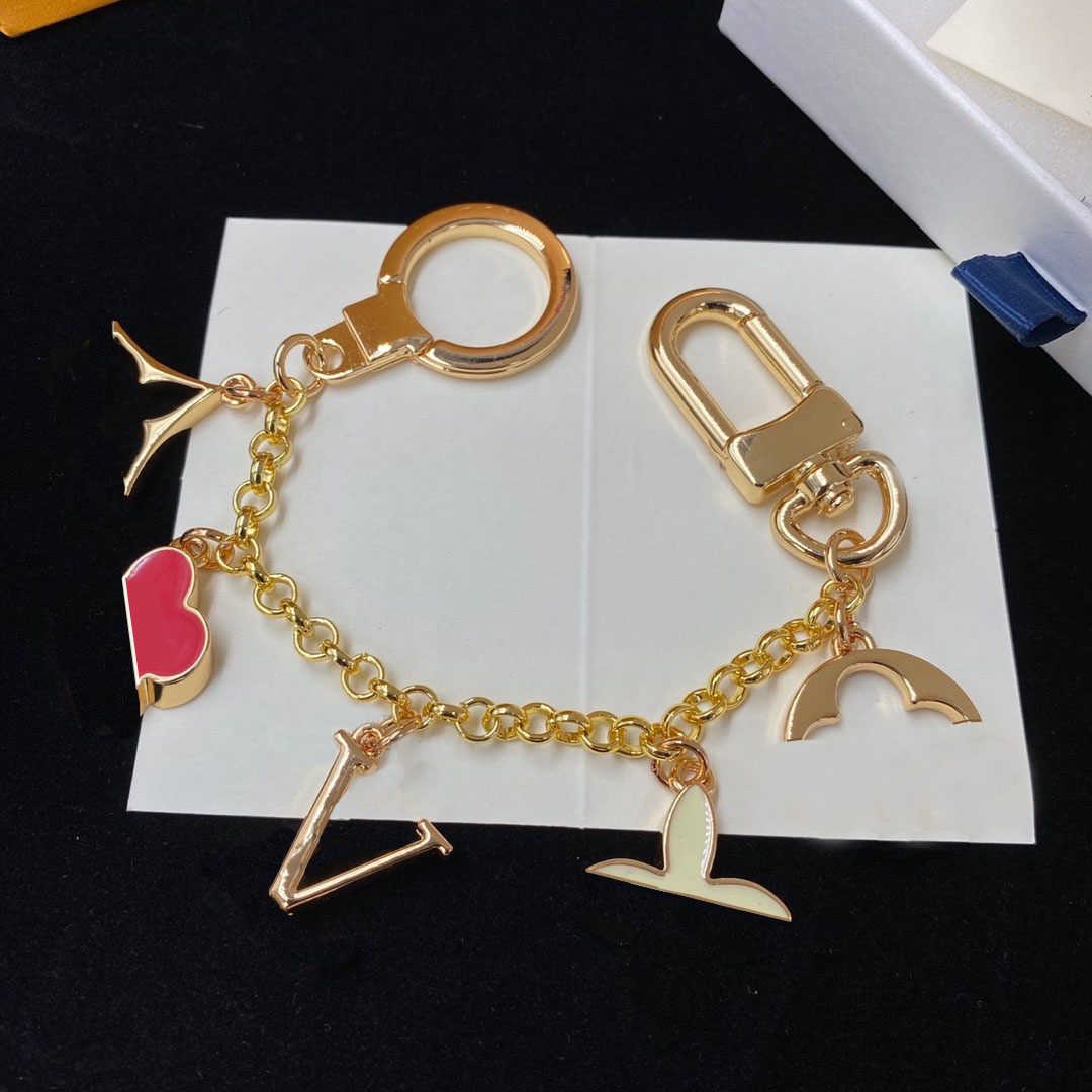 

Gold Letter Key Chains Luxury designer Keyrings Lovers Bag Accessories Car Key Holder For Men And Women Bag Pendants Gift