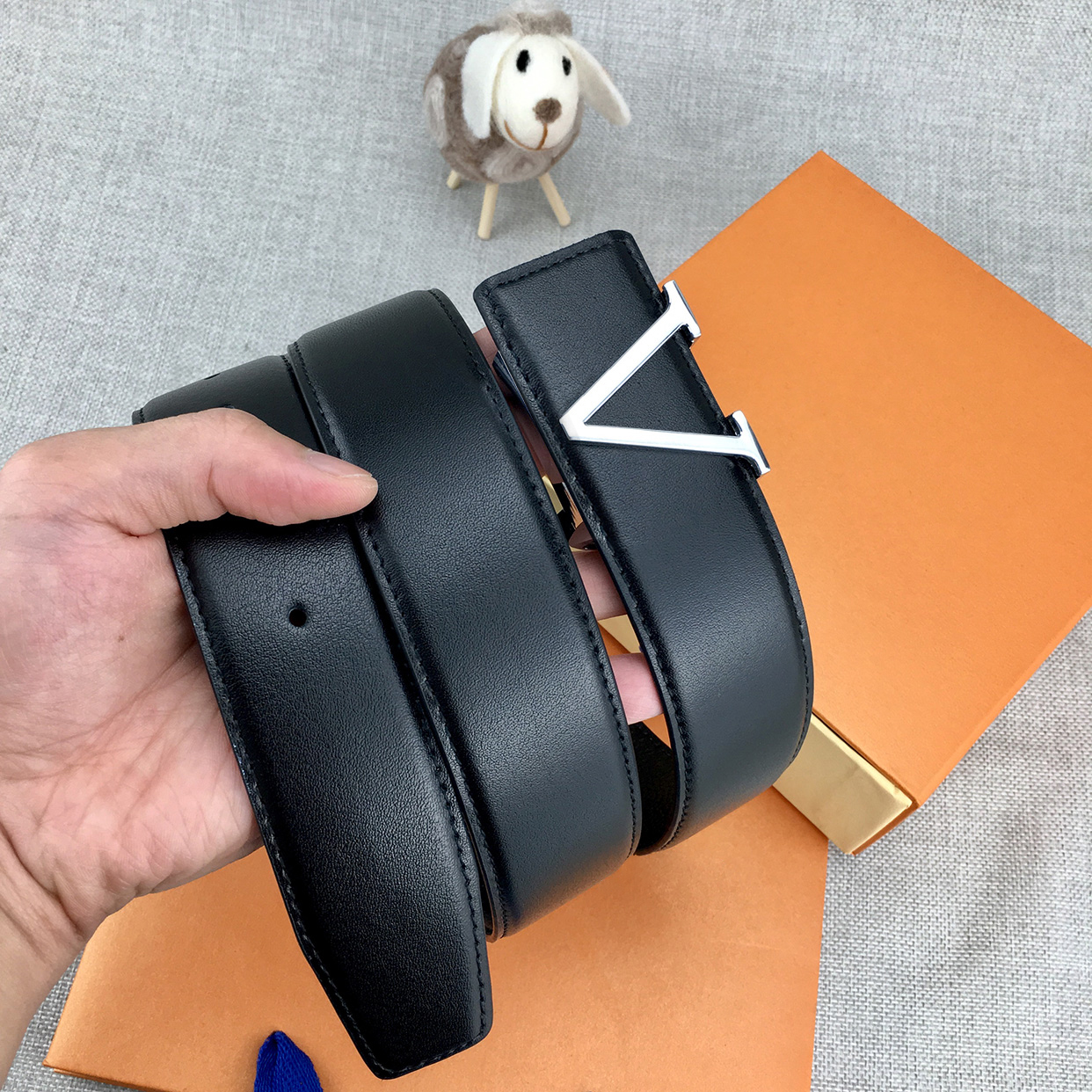 

fashion casual men designers belts genuine leather classic letter smooth buckle womens mens belt width 3.8cm with box