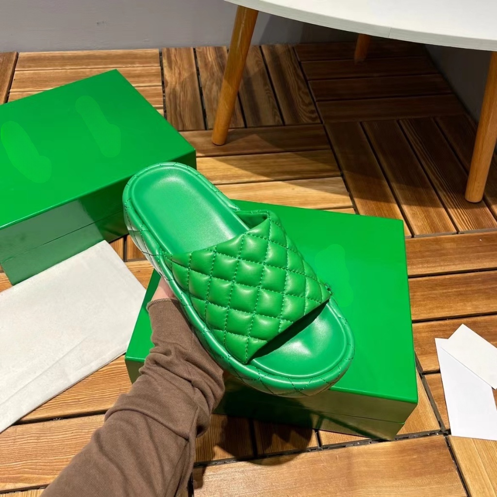 

23 Spring summer green leather Slippers with Ringer grain Electric embroidery embossed diamond check, White