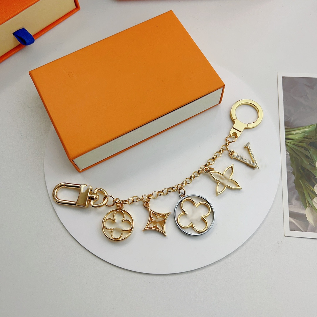 

2023 Fashion Flower Design Keychain Charm Key Ring Men and Women Party Couple Gift Key Ring Jewelry