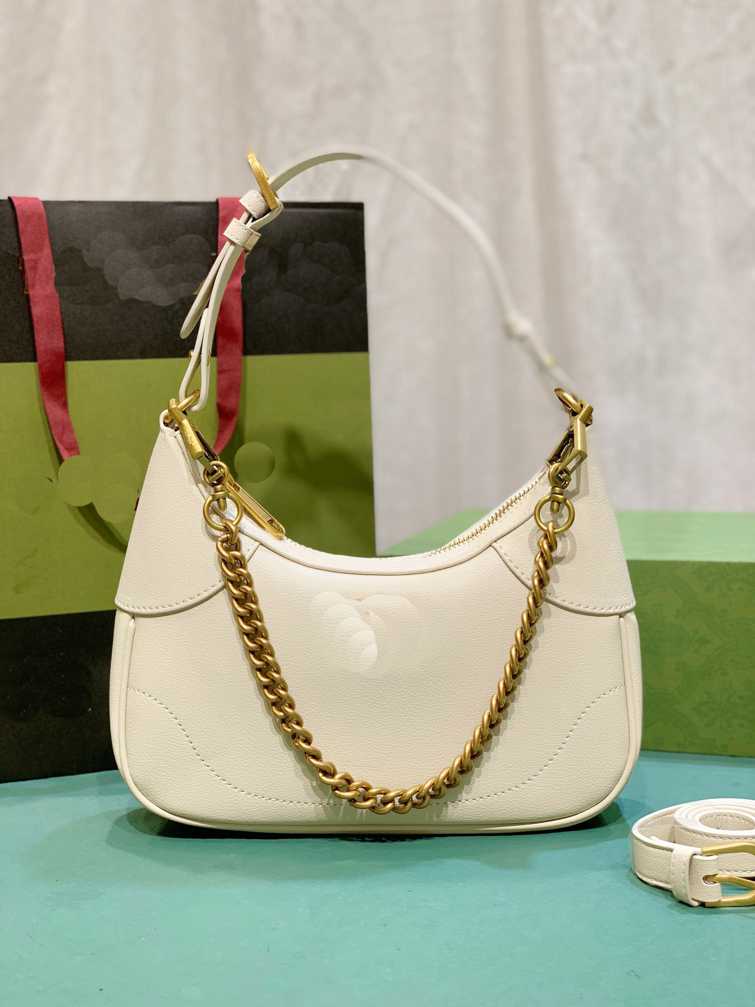 

2023 Designer Luxury Underarm Bag Tote Single Shoulder Bag 731817, Green