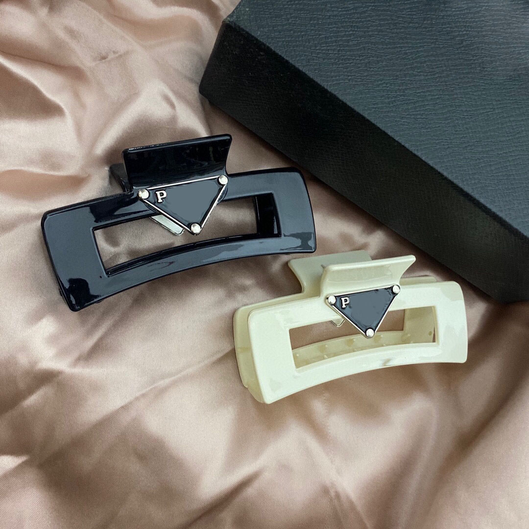 

Luxury Barrettes Designer Womens Girls Triangle P-Letter Hairpin High-Quality Brand Classic Versatile Leisure Hairclips Fashion Black Shark Hairpin Hair Clips