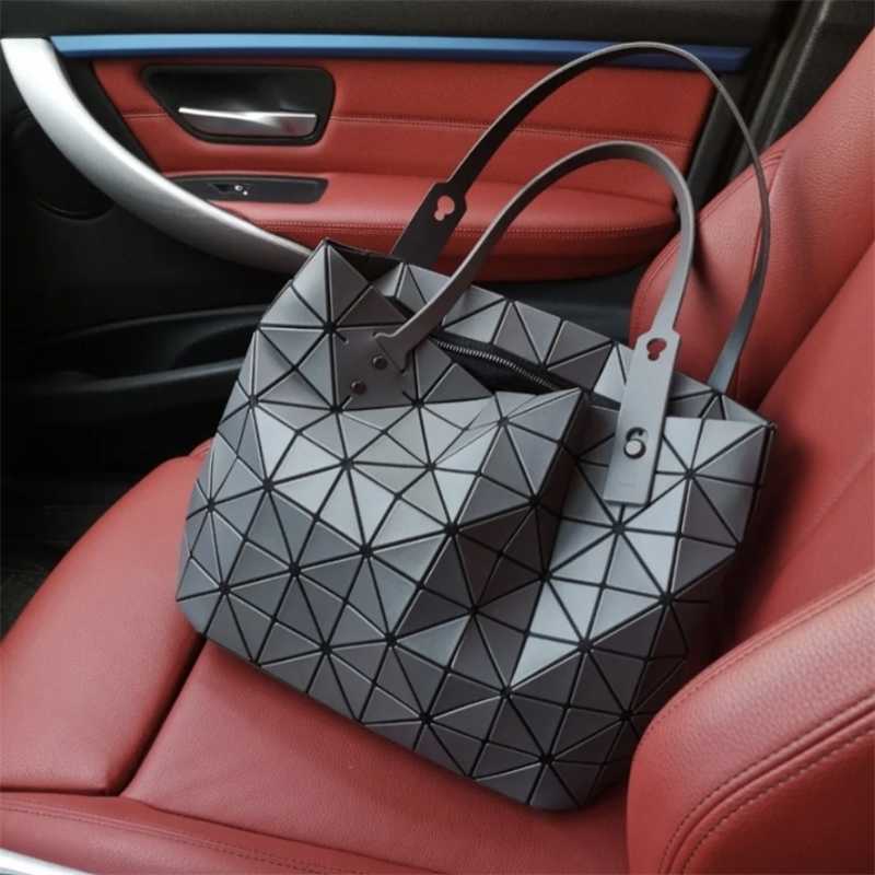 

designer Issei Miyake bag Japanese Same Style Lingge Rock Bag Women's Handheld Tote Bag Geometric Large Capacity Shoulder Bag Versatile Stereo Bag