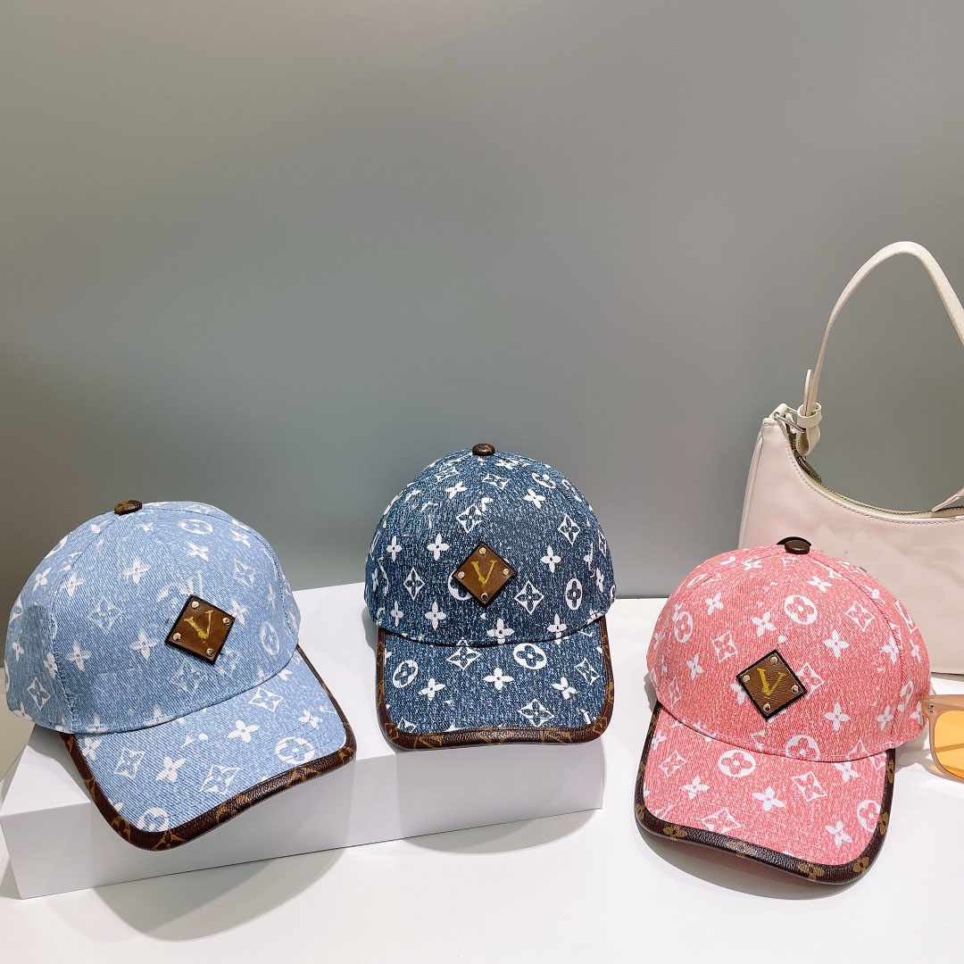 

V Letter Designers Ball Caps Luxurys Hat Women Men Summer Beach Casual Baseball Hats Temperament Hundred Take Solid Color Letter Cap Seaside Travel Sunhat, Pink